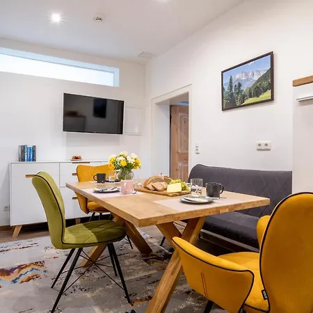 Zwischen Salzburg Und Berchtesgaden Apartment